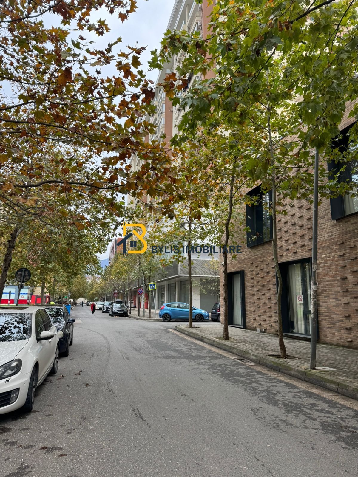 Shitet, Ambjent biznesi , Rruga Jordan Misja, Tiranë.