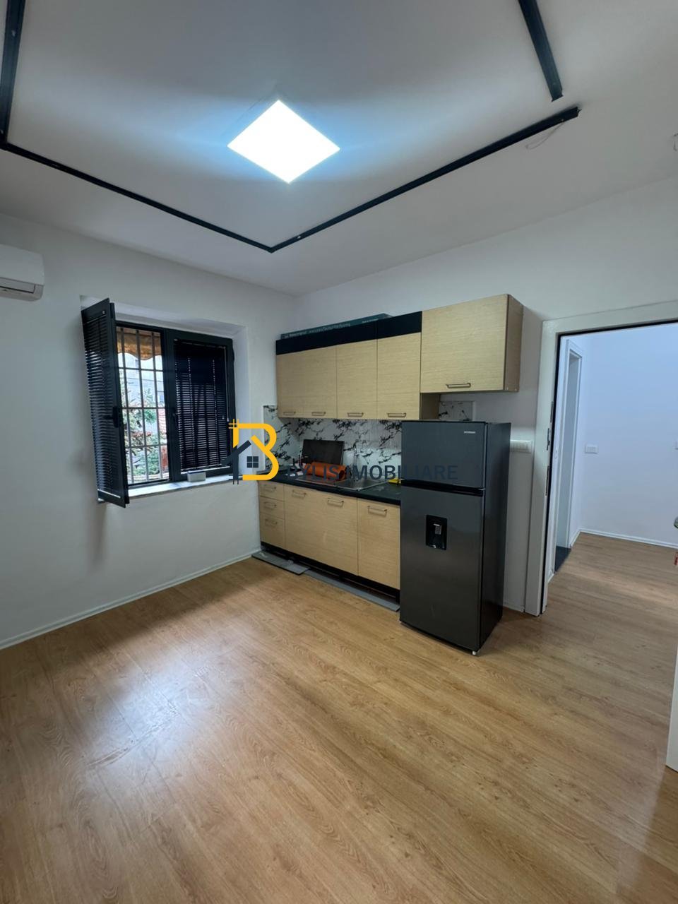 Jepet zyre me Qera ne qender te Tiranes